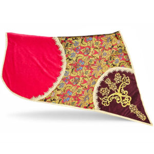 ROYAL RED REGALIA Crown Cut : czaprak ZESTAWIAJĄCY KRÓLEWSKIE ELEMENTY, KOLORY, ZDOBIENIA, MOZAIKOWY UKŁAD